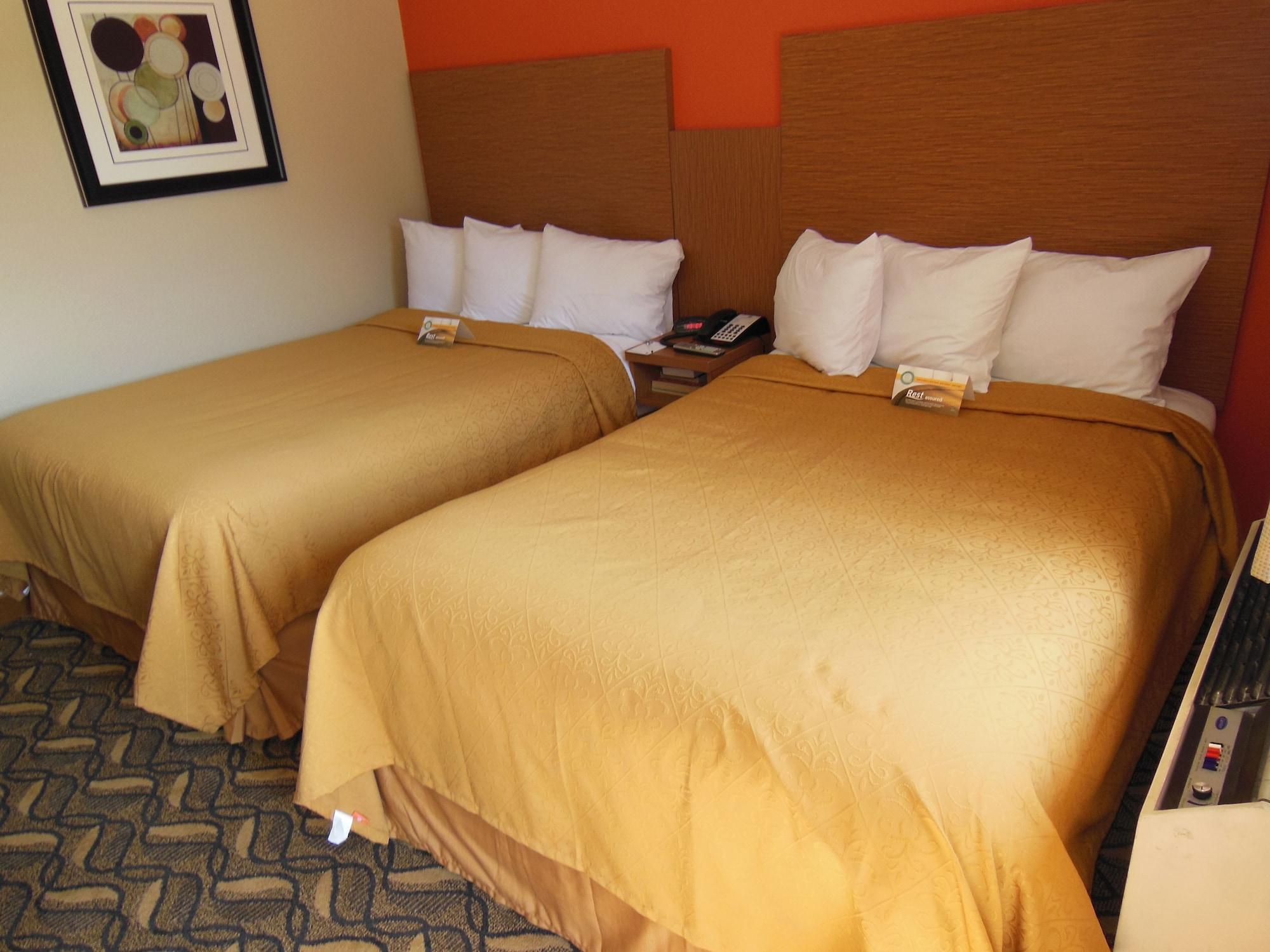 Days & By Wyndham Near Six Flags Hotel 2*