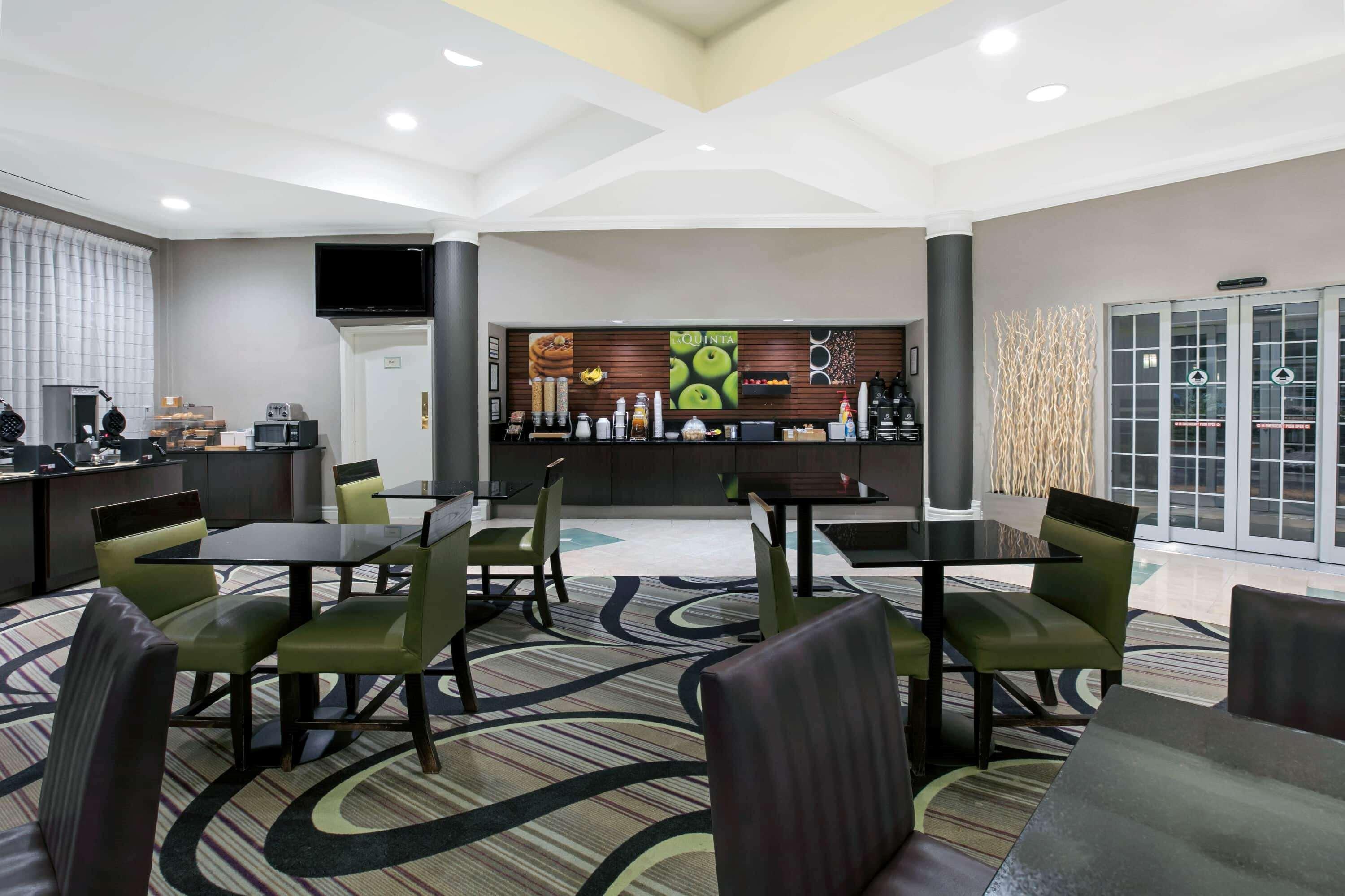 Hotel La Quinta By Wyndham Dallas South 3*