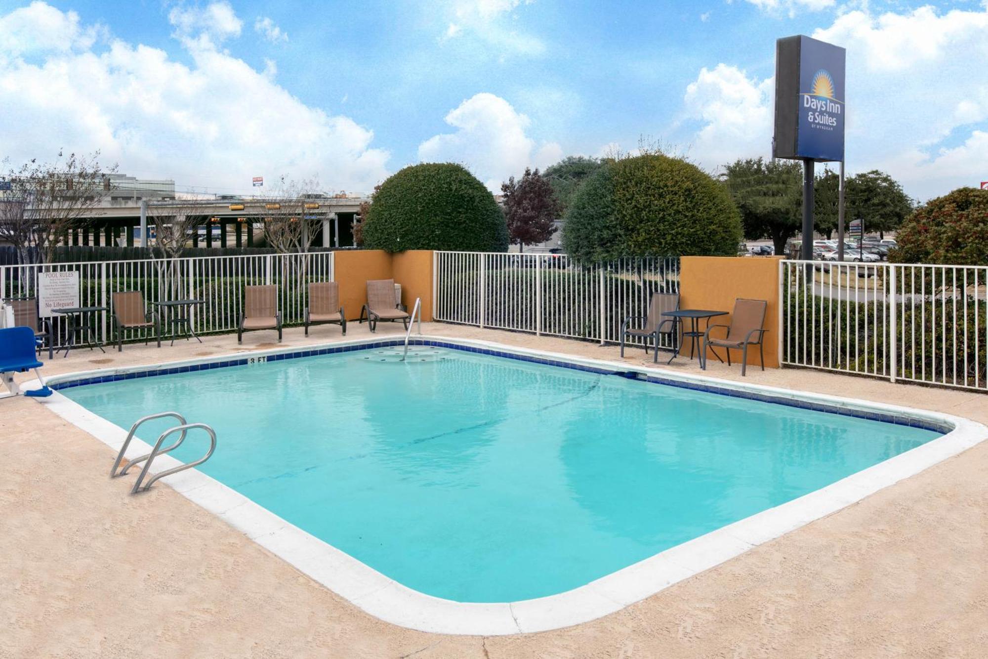 Hotel Days & By Wyndham Near Six Flags 2*