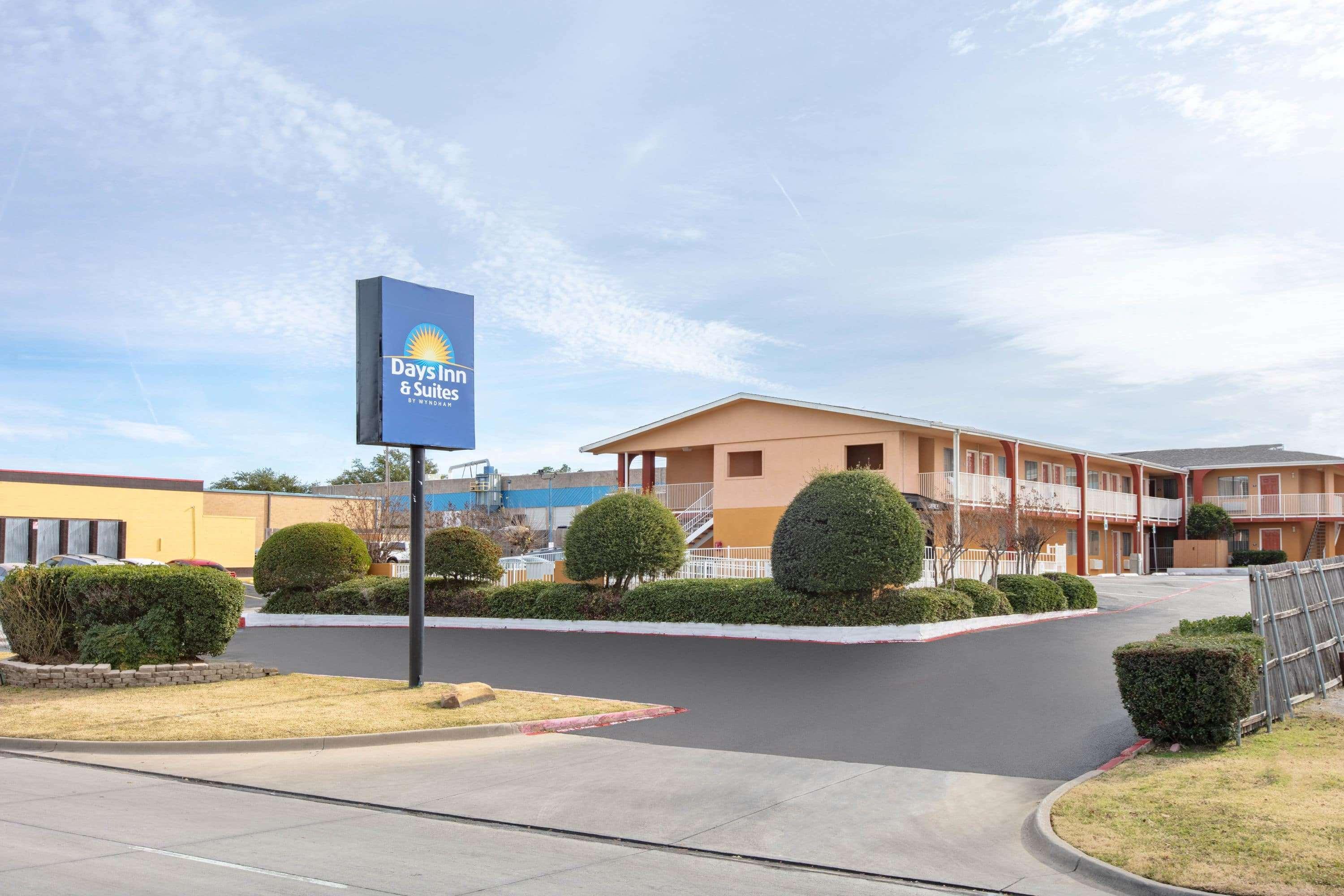 Hotel Days & By Wyndham Near Six Flags 2*