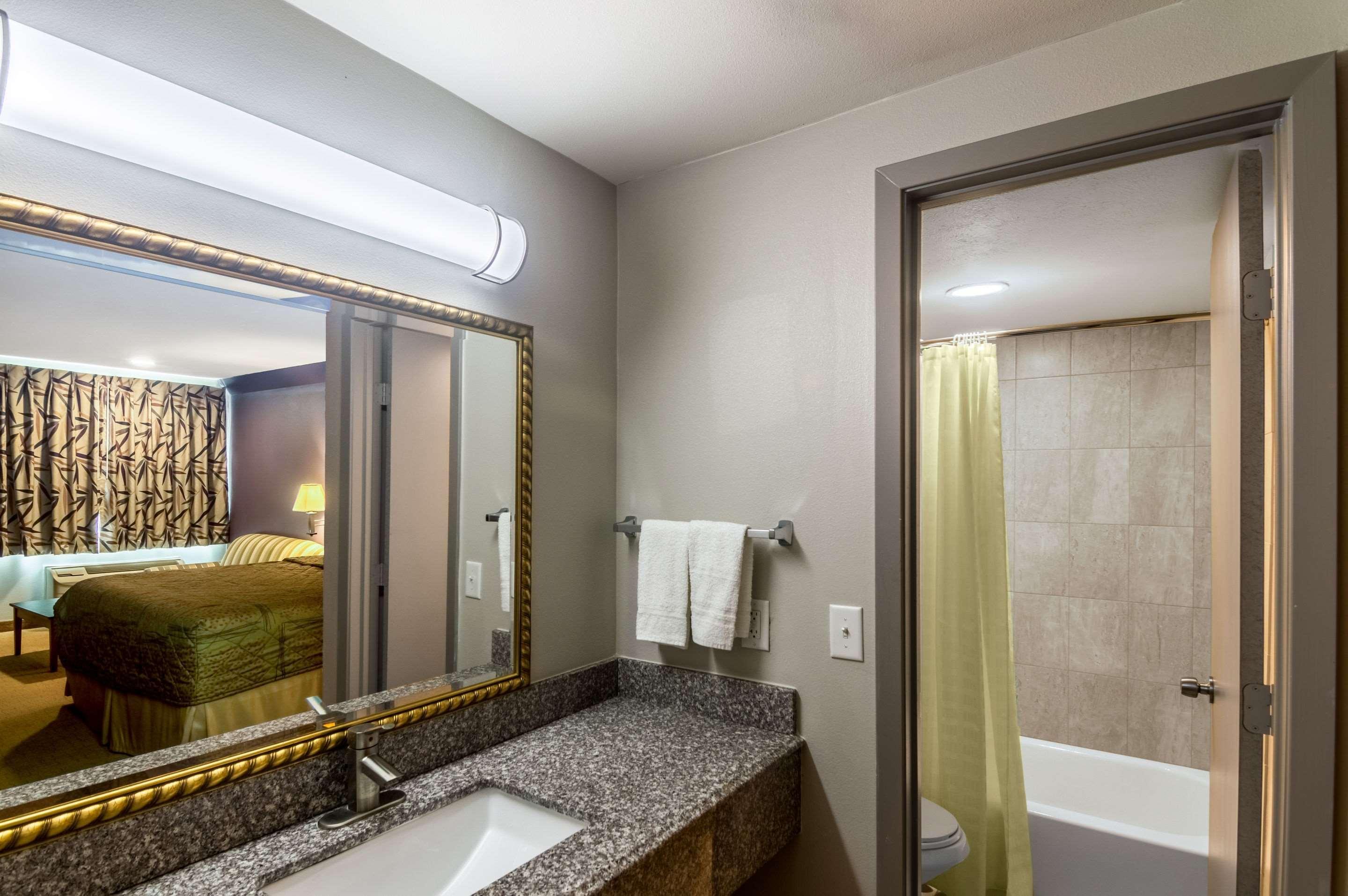 Rodeway Inn 2*
