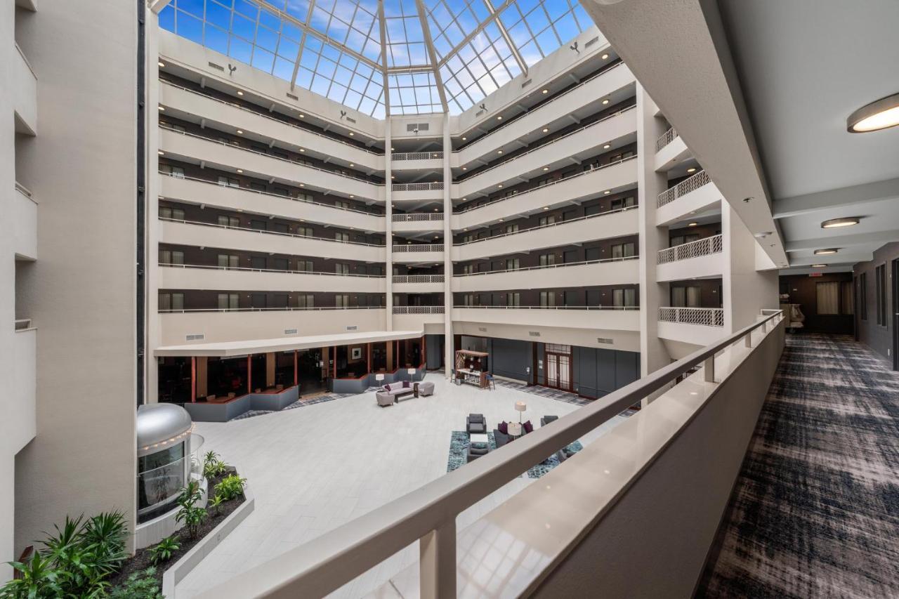 Hotel Crowne Plaza By Ihg Arlington