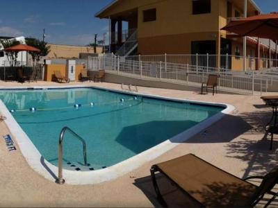 Hotel Days & By Wyndham Near Six Flags 2*