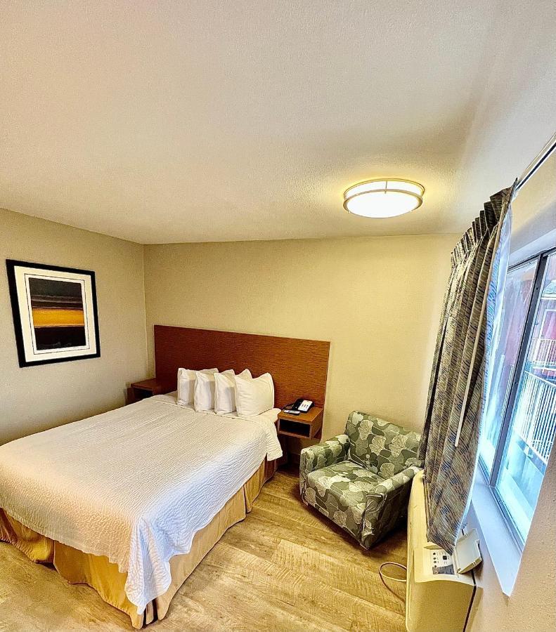 Days & By Wyndham Near Six Flags Arlington