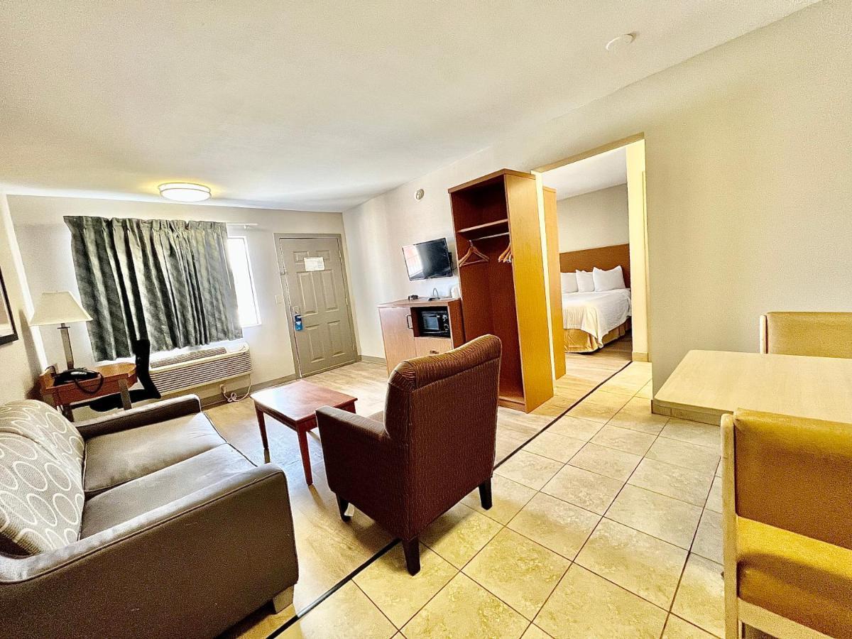 Days & By Wyndham Near Six Flags 2* Arlington