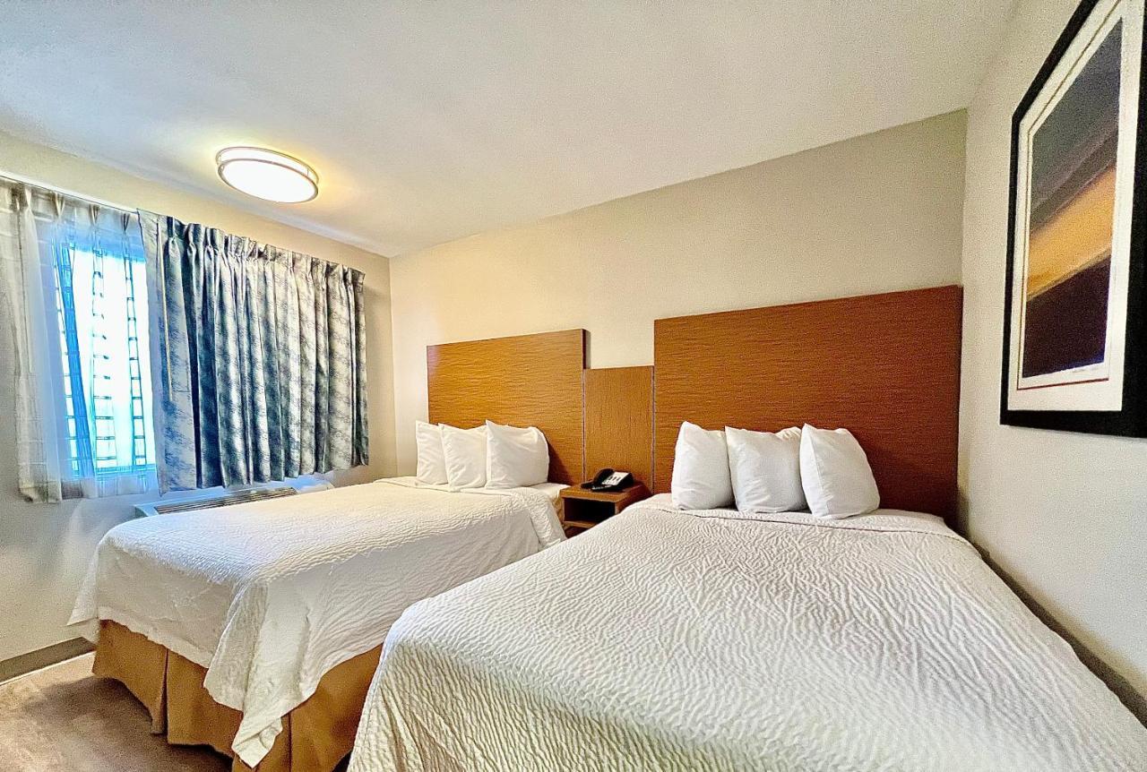 Days & By Wyndham Near Six Flags 2*