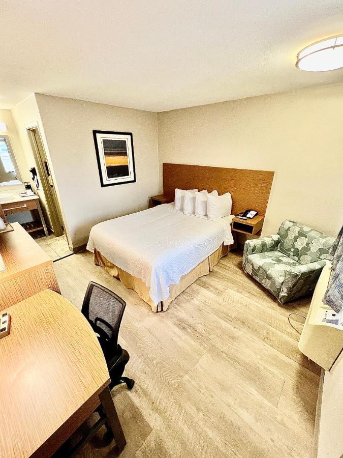 Days & By Wyndham Near Six Flags Arlington