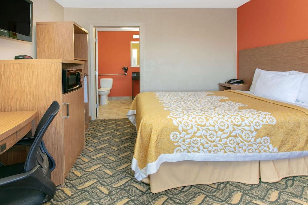 Days & By Wyndham Near Six Flags