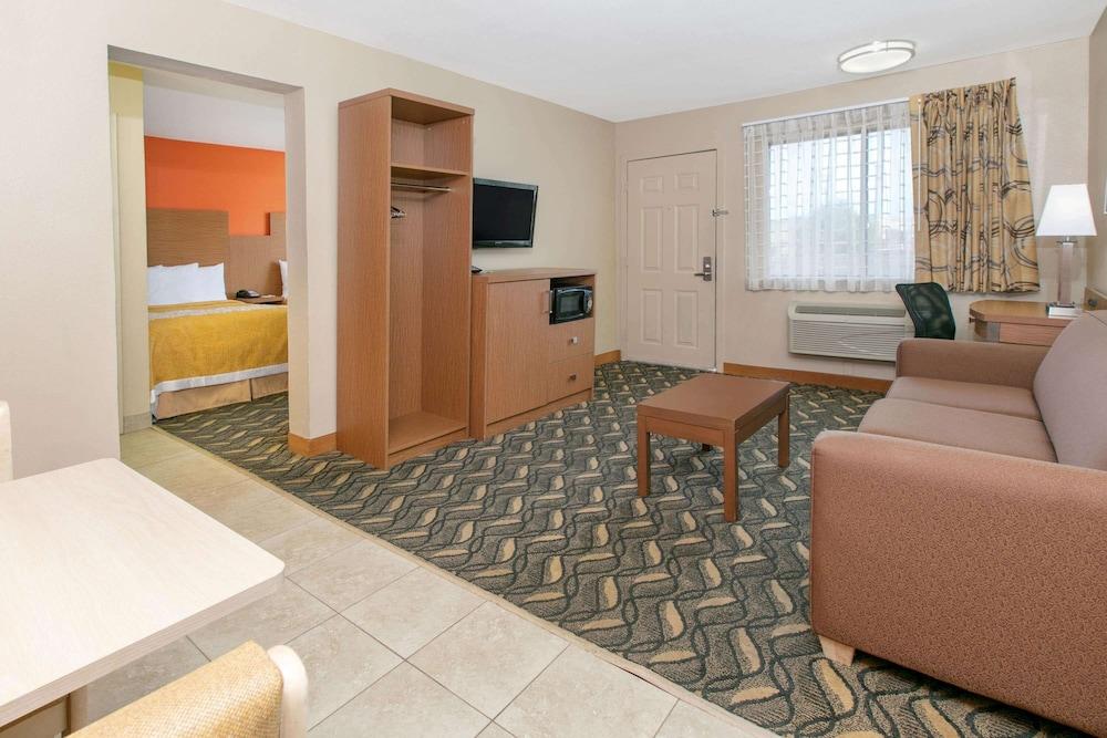 Days & By Wyndham Near Six Flags Arlington