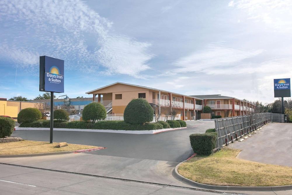 Hotel Days & By Wyndham Near Six Flags 2*