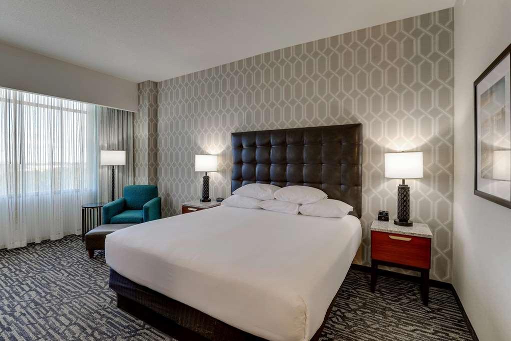 Drury Plaza Dallas *