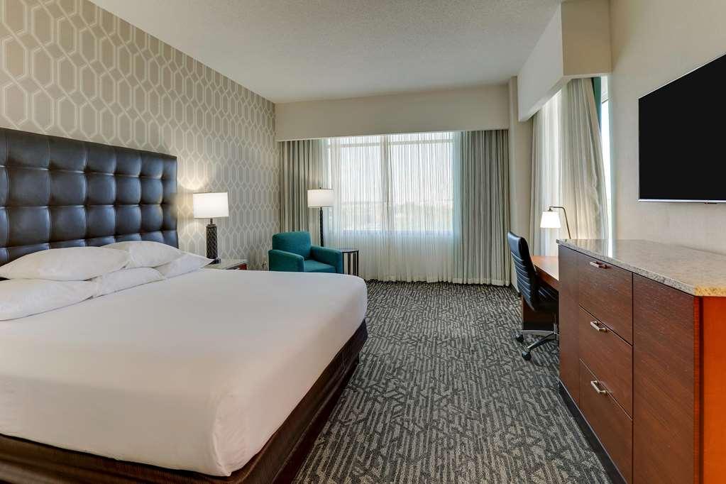 Drury Plaza Dallas Hotel *