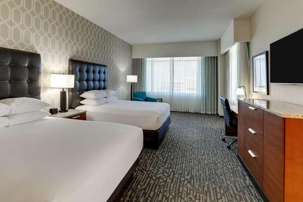 Drury Plaza Dallas Hotel *