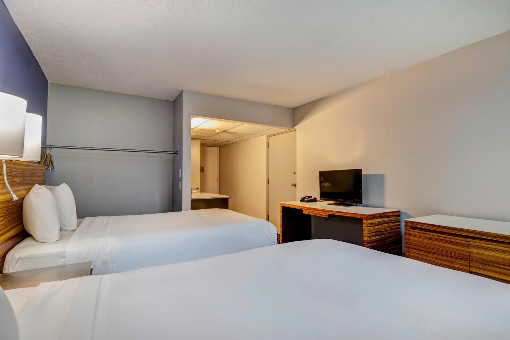 6 Tx Entertainment District Hotel 2*