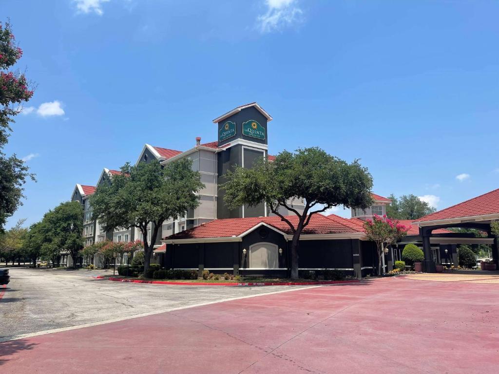 La Quinta By Wyndham Dallas South