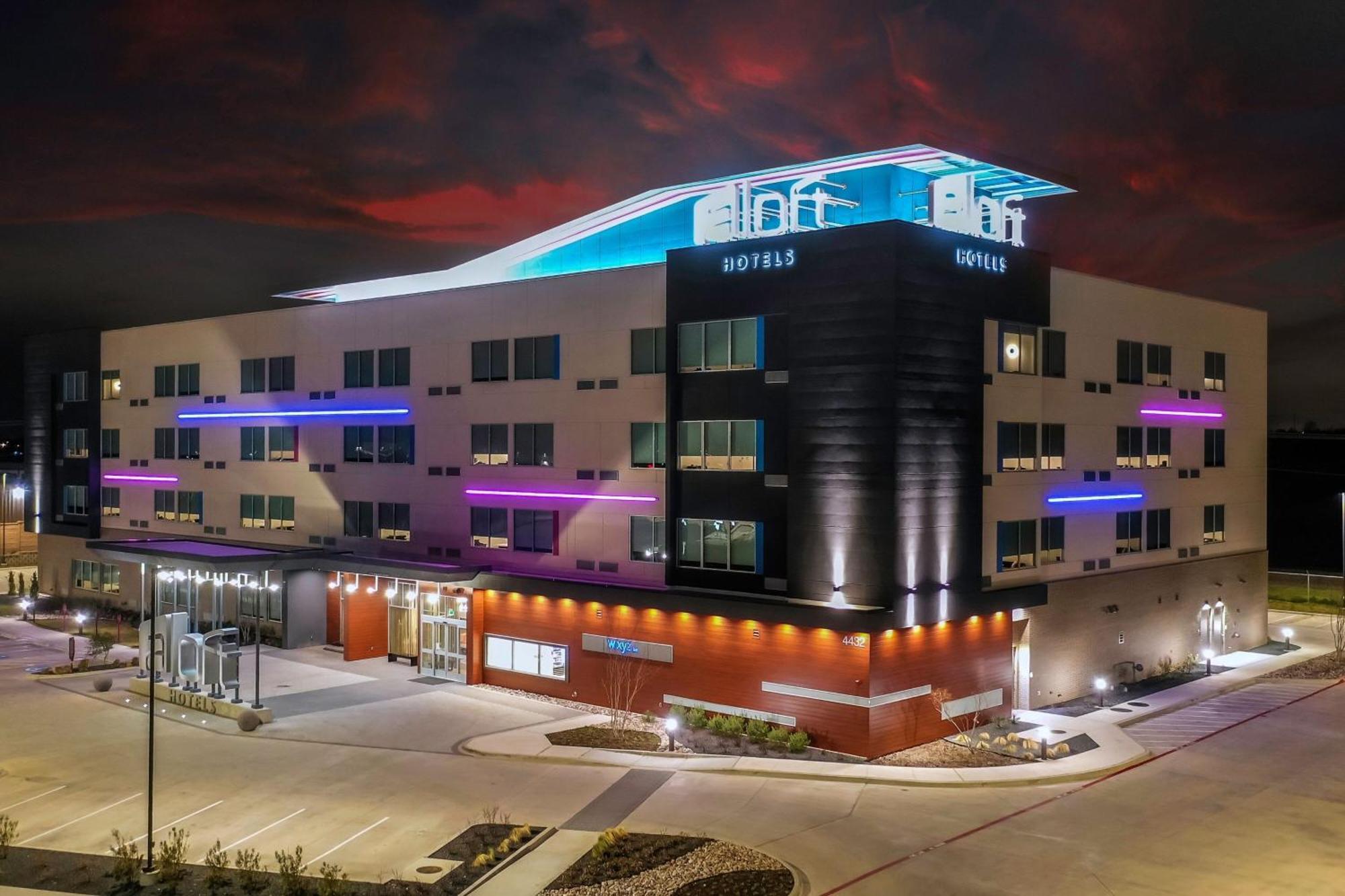 Aloft Dallas South Hotel 3*