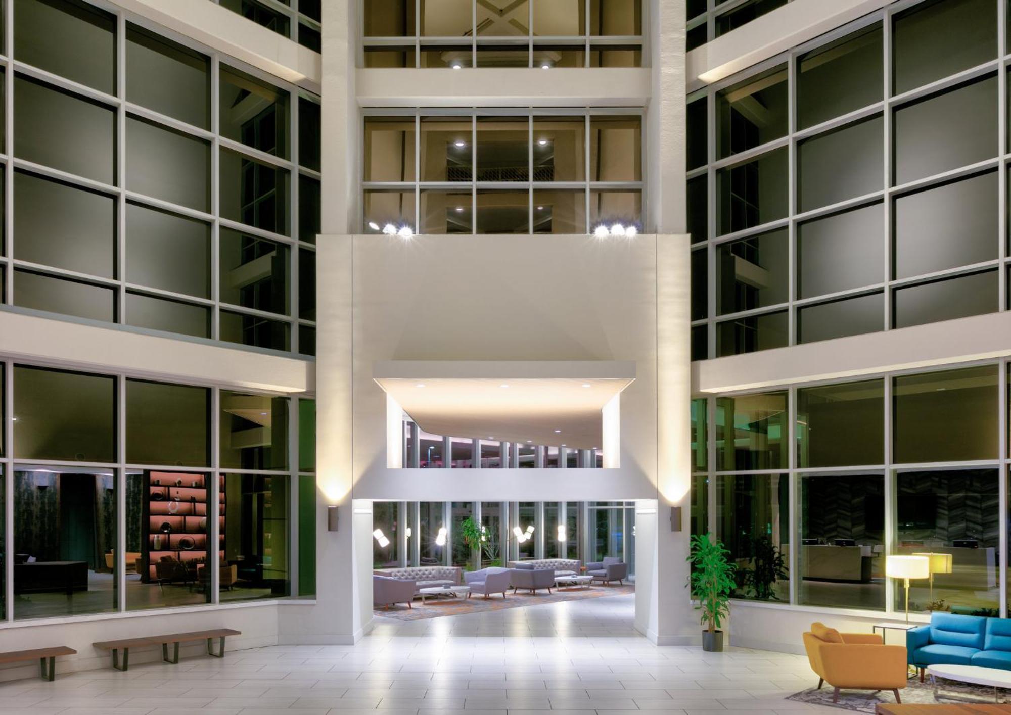 Hotel Crowne Plaza By Ihg Arlington