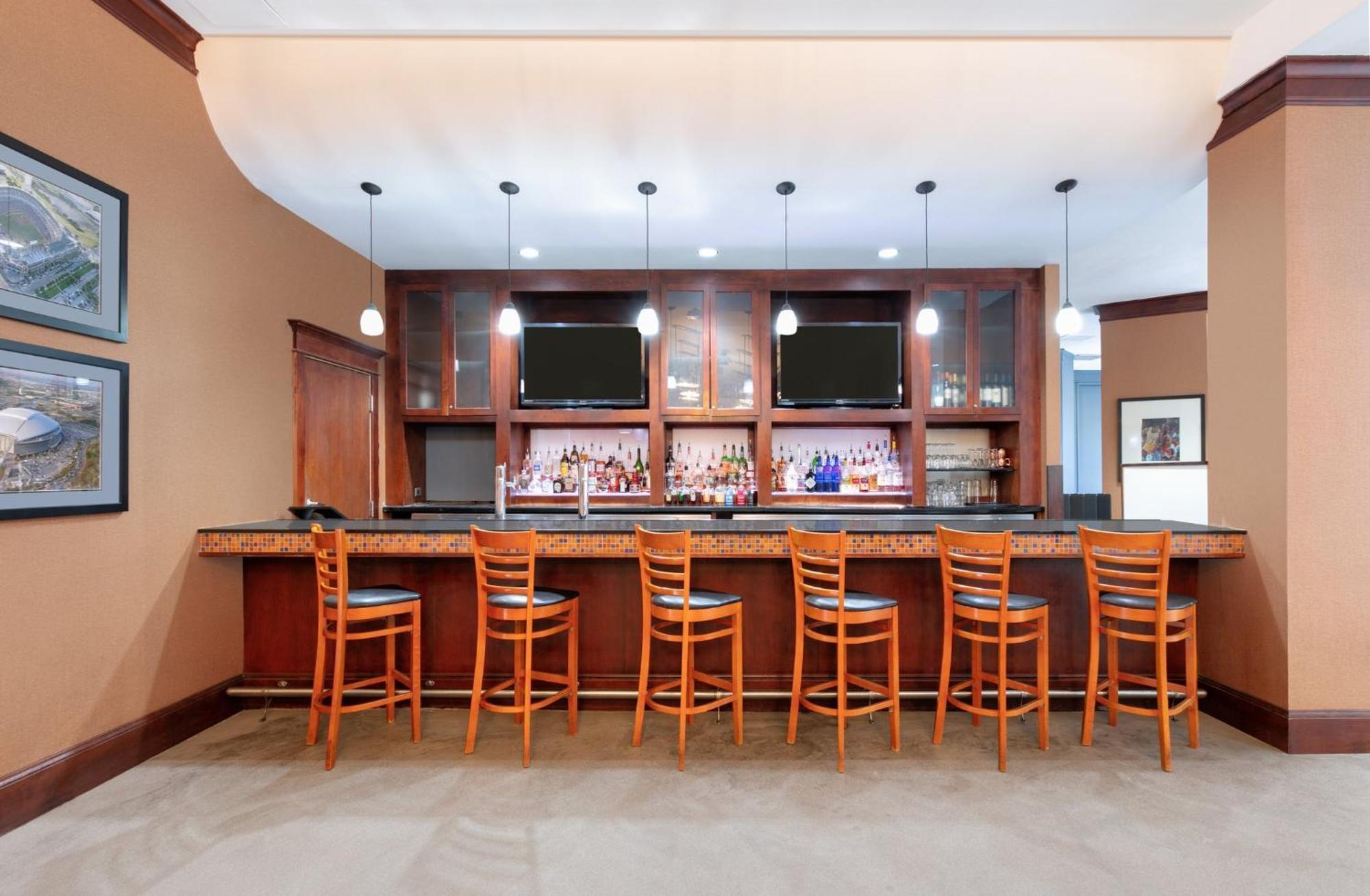 Crowne Plaza By Ihg Hotel 4*