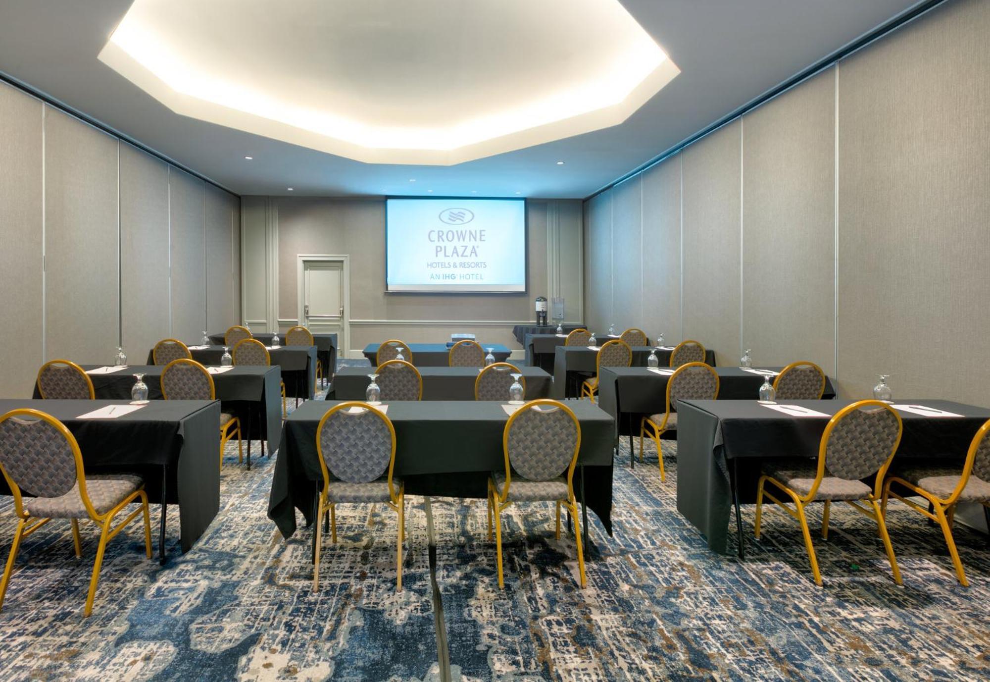 Hotel Crowne Plaza By Ihg Arlington