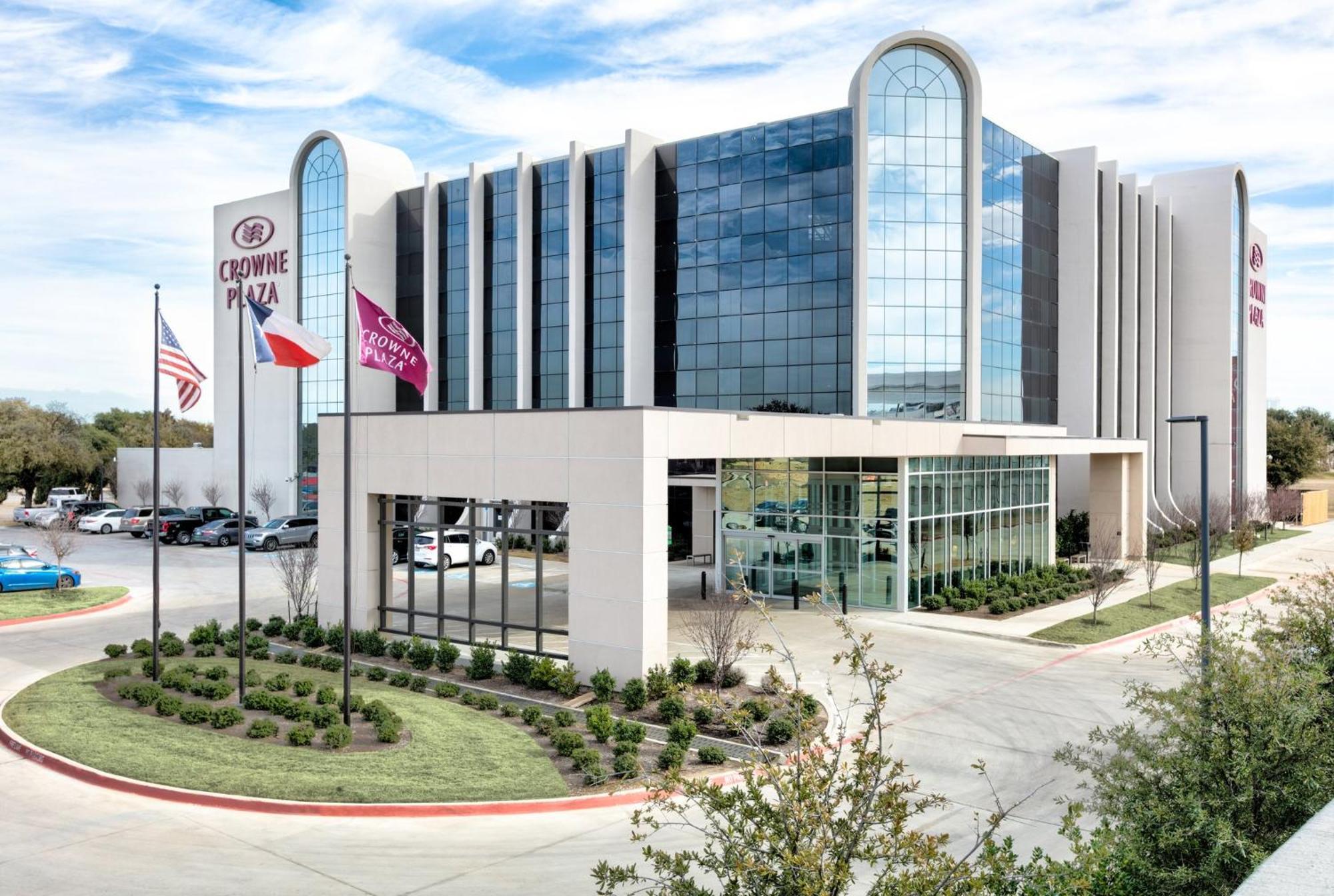 Crowne Plaza By Ihg Arlington