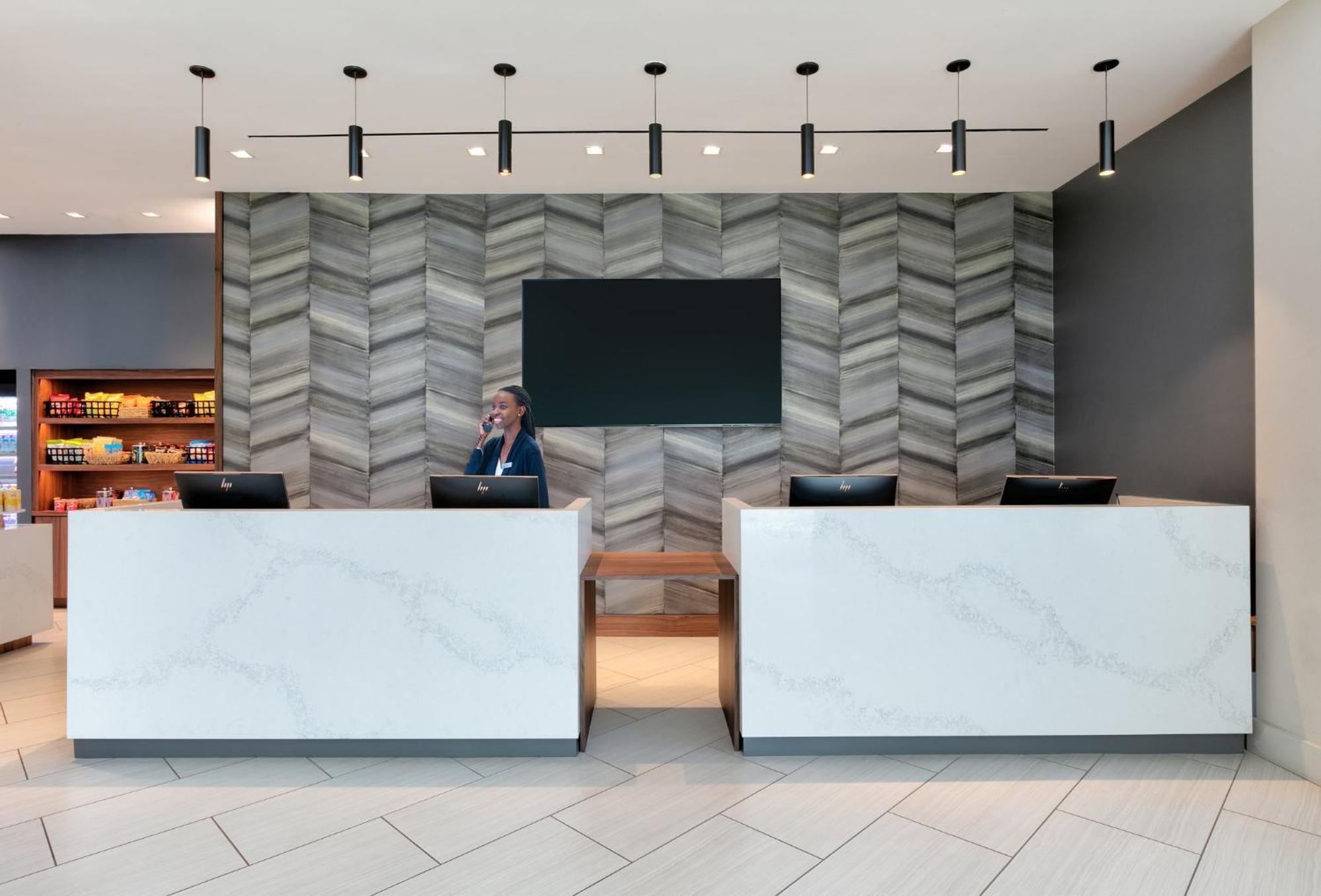 Crowne Plaza By Ihg 4*