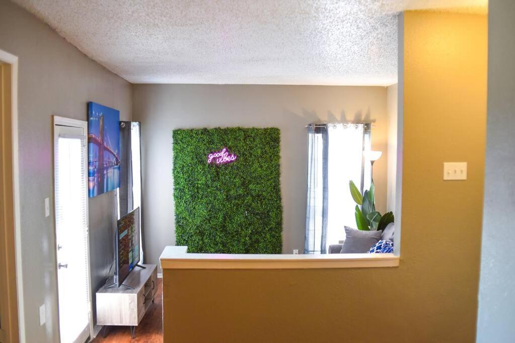 Apartment 6 Mins Away Cowboy/ranger Stadium 1bd