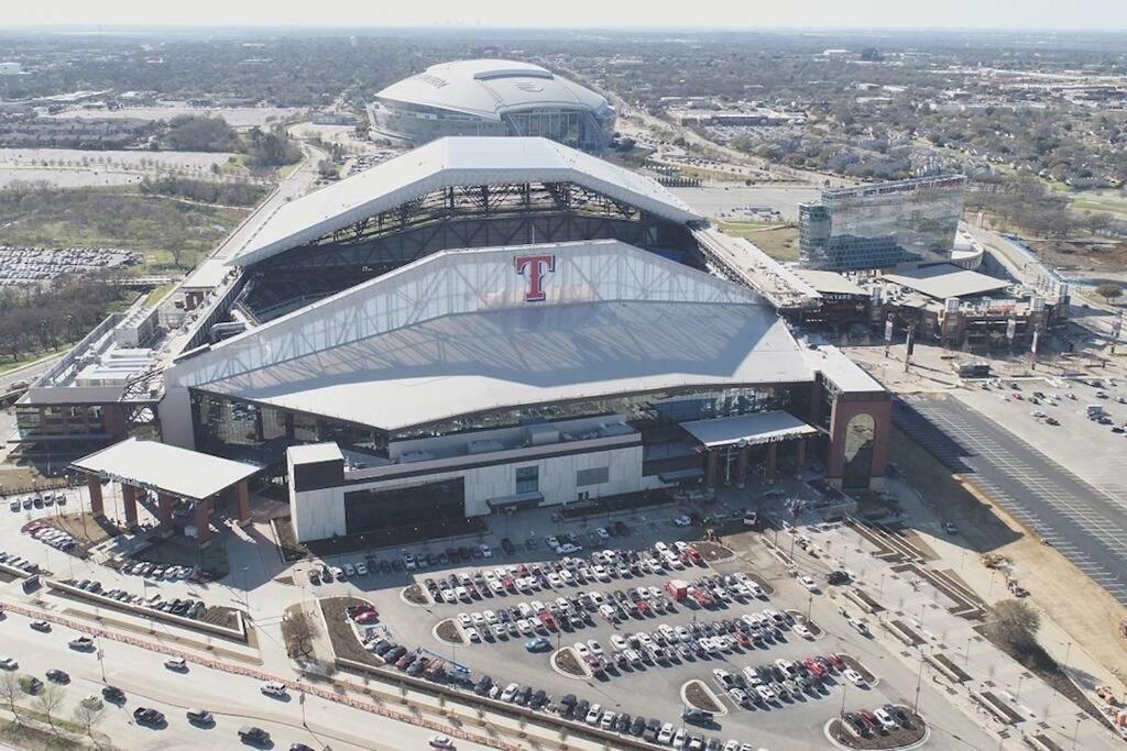 6 Mins Away Cowboy/ranger Stadium 1bd Apartment Arlington