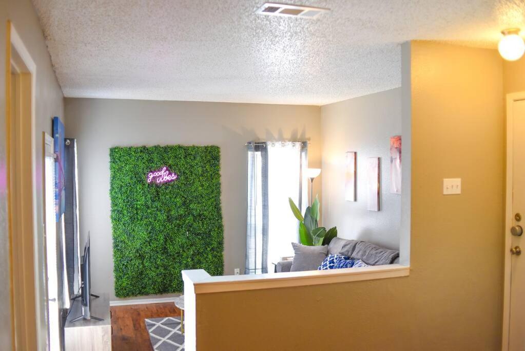 Apartment 6 Mins Away Cowboy/ranger Stadium 1bd