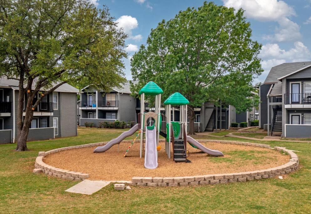6 Mins Away Cowboy/ranger Stadium 1bd Apartment *