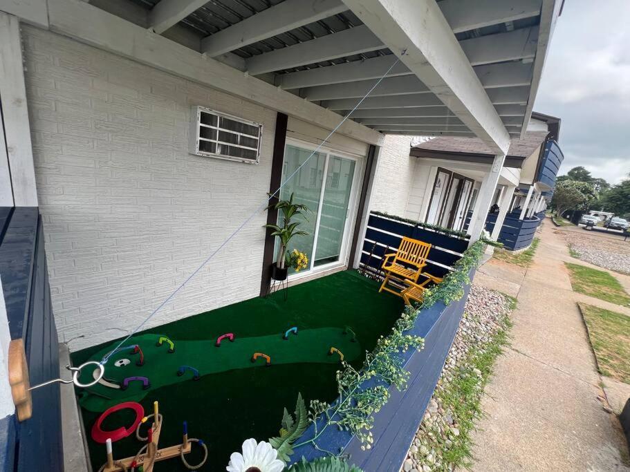 Retreat And Games Galore 7 Mins From At&t Apartment *
