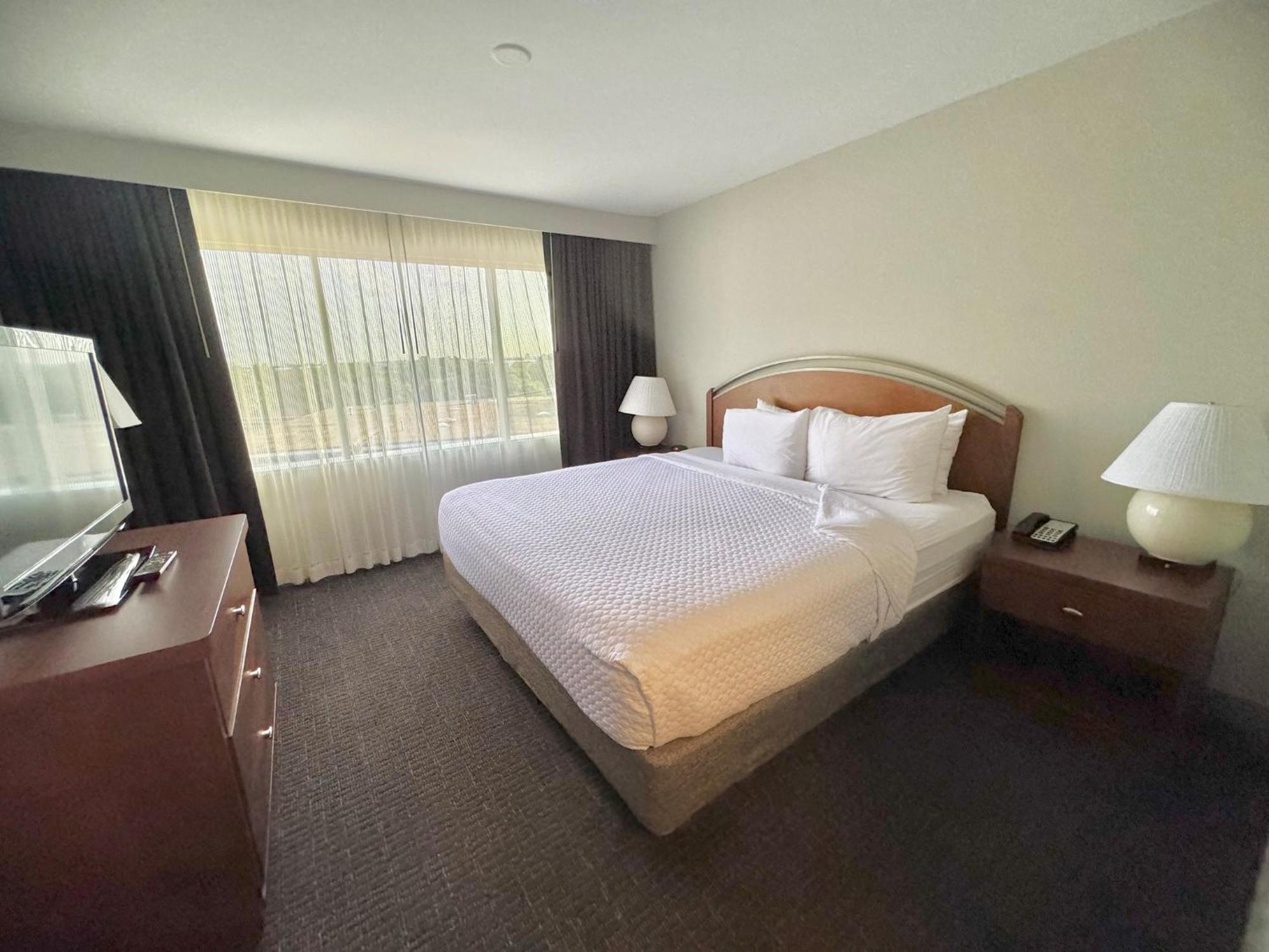 Crowne Plaza By Ihg Hotel