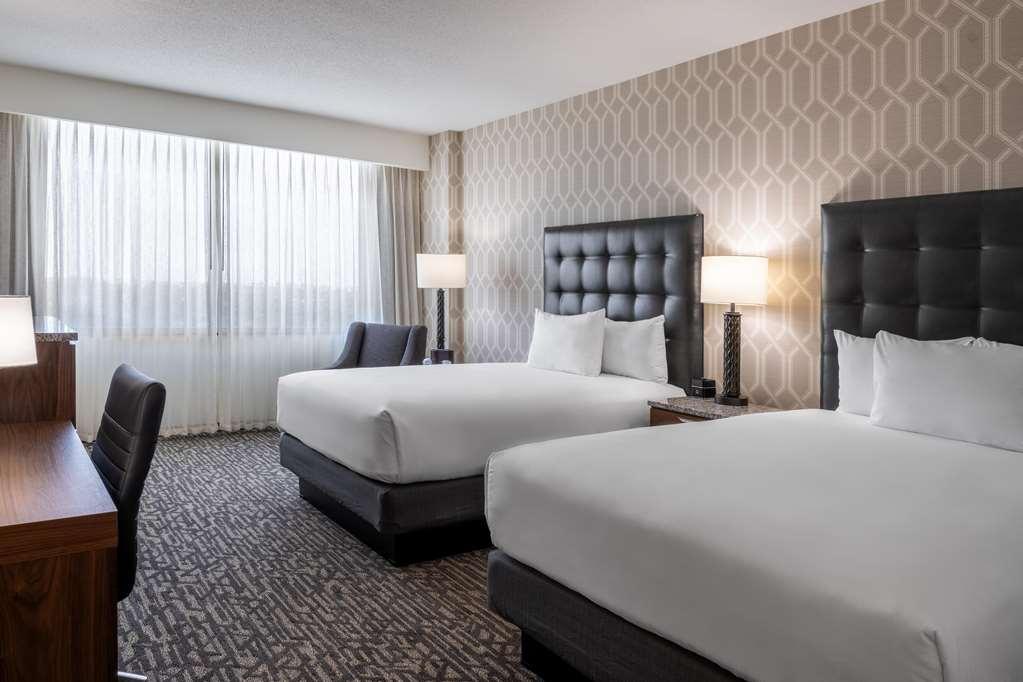 Drury Plaza Dallas Hotel *
