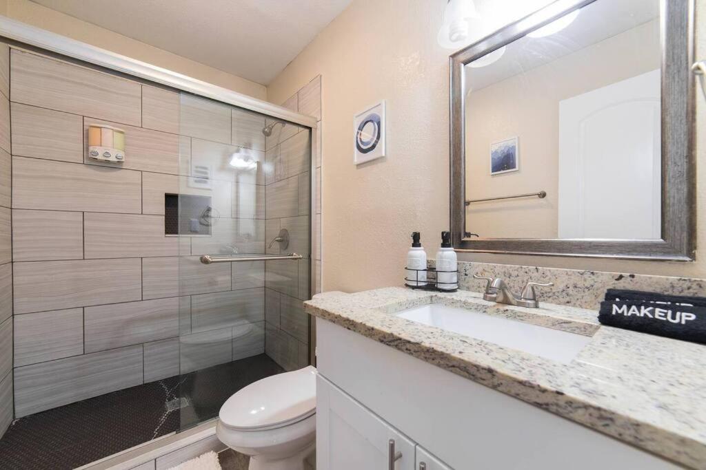 Apartment Walk To Att-free Parking-min To Attractions-modern *