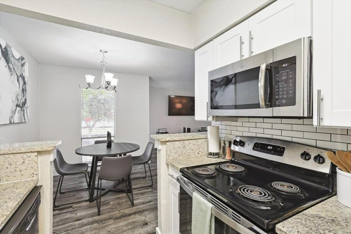 2br 2ba Oasis Near Cowboys Stadium & 6 Flags Apartment