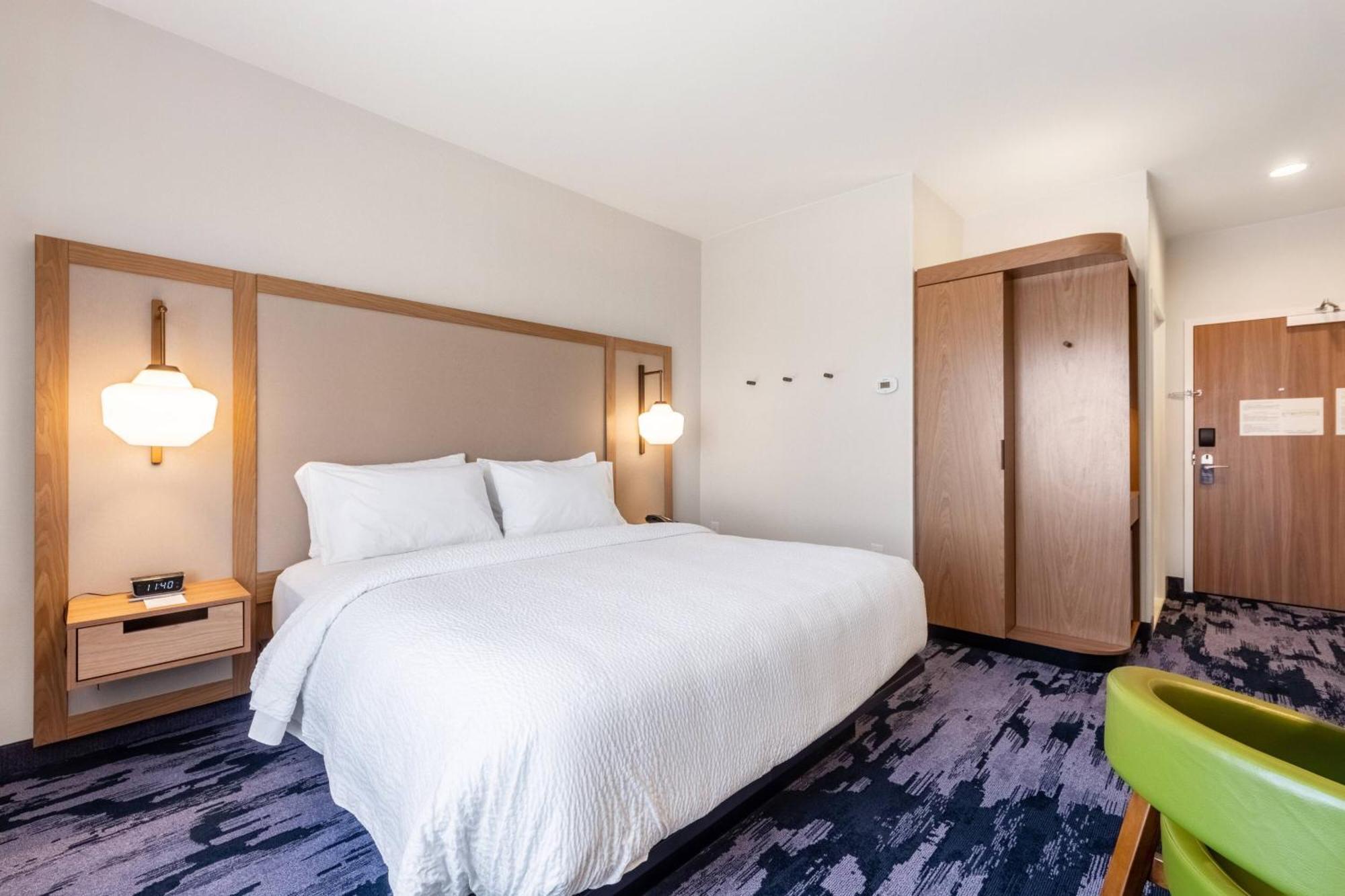 Fairfield & Dallas South Hotel 3*