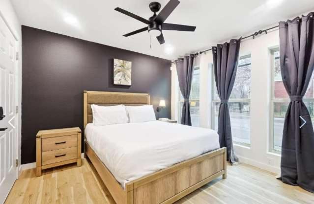 Sleeps 8 Near Stadium At&t At Holiday home