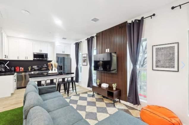 Sleeps 8 Near Stadium At&t At Holiday home Arlington
