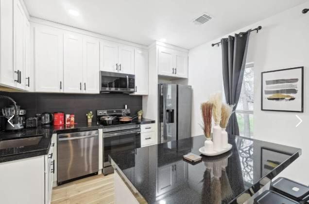 Holiday home Sleeps 8 Near Stadium At&t At *