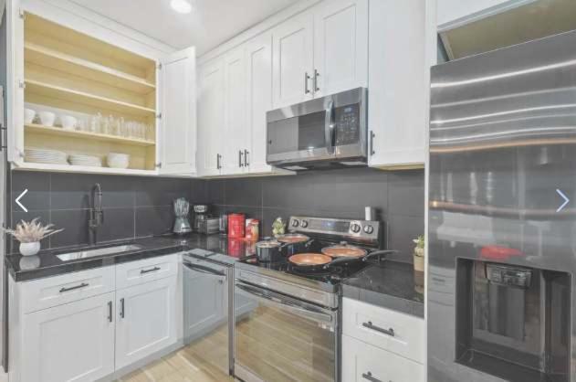 Holiday home Sleeps 8 Near Stadium At&t At