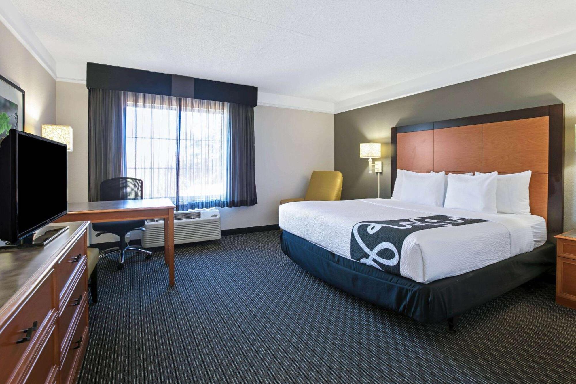 Hotel La Quinta By Wyndham Dallas South 3*