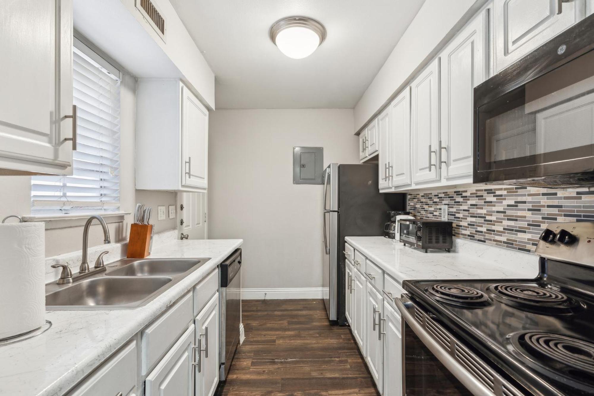 Stratton 309-d I Spacious 2 Bed 2 Bath Apartment *