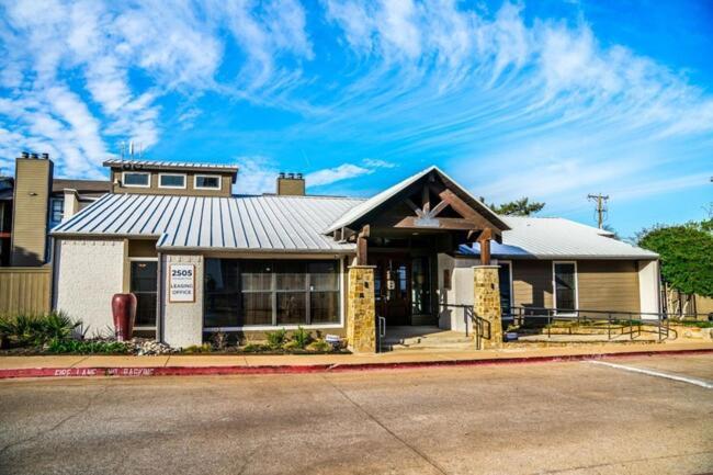 The Landry 100 Spacious And Cozy 2 Bedroom 2bth Apartment *
