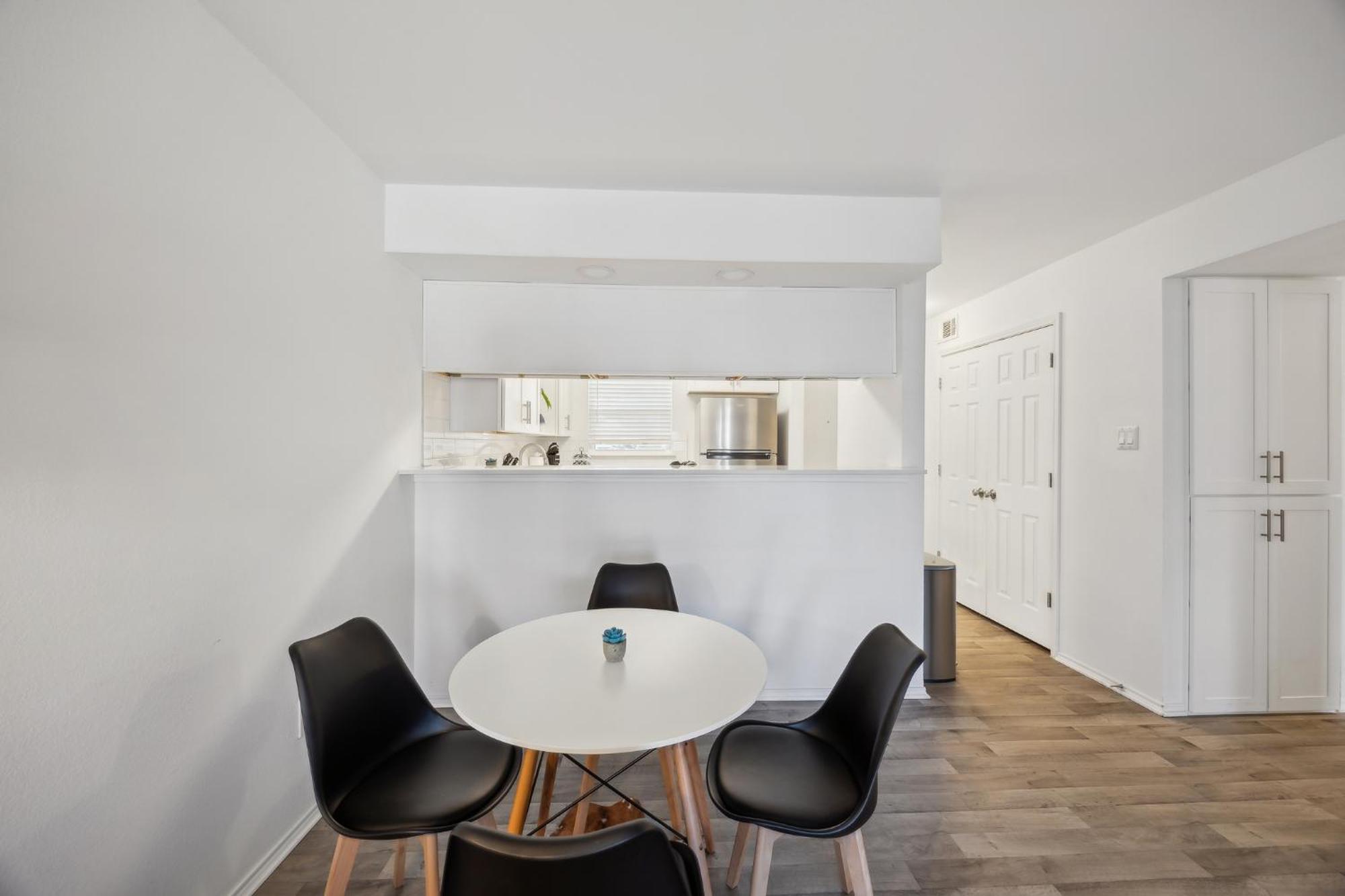 The Landry 100 Spacious And Cozy 2 Bedroom 2bth