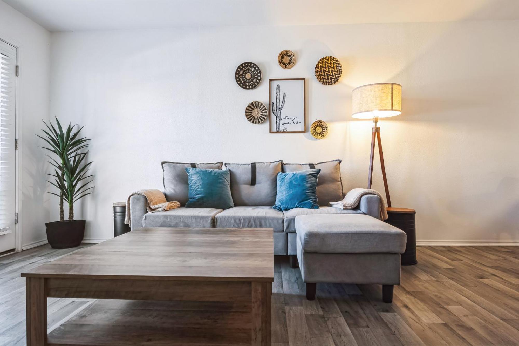 The Landry 100 Spacious And Cozy 2 Bedroom 2bth Apartment *