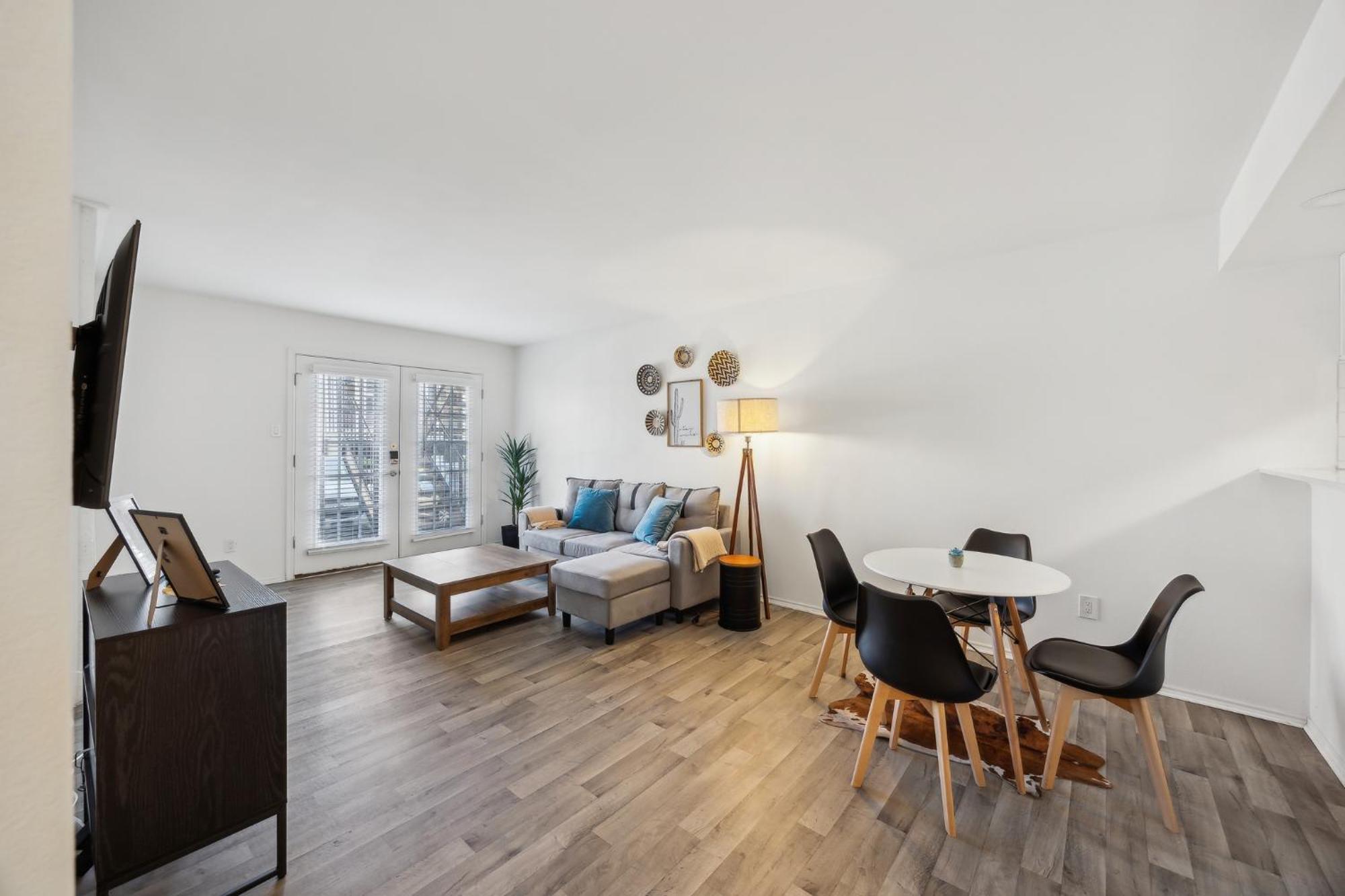 The Landry 100 Spacious And Cozy 2 Bedroom 2bth Arlington