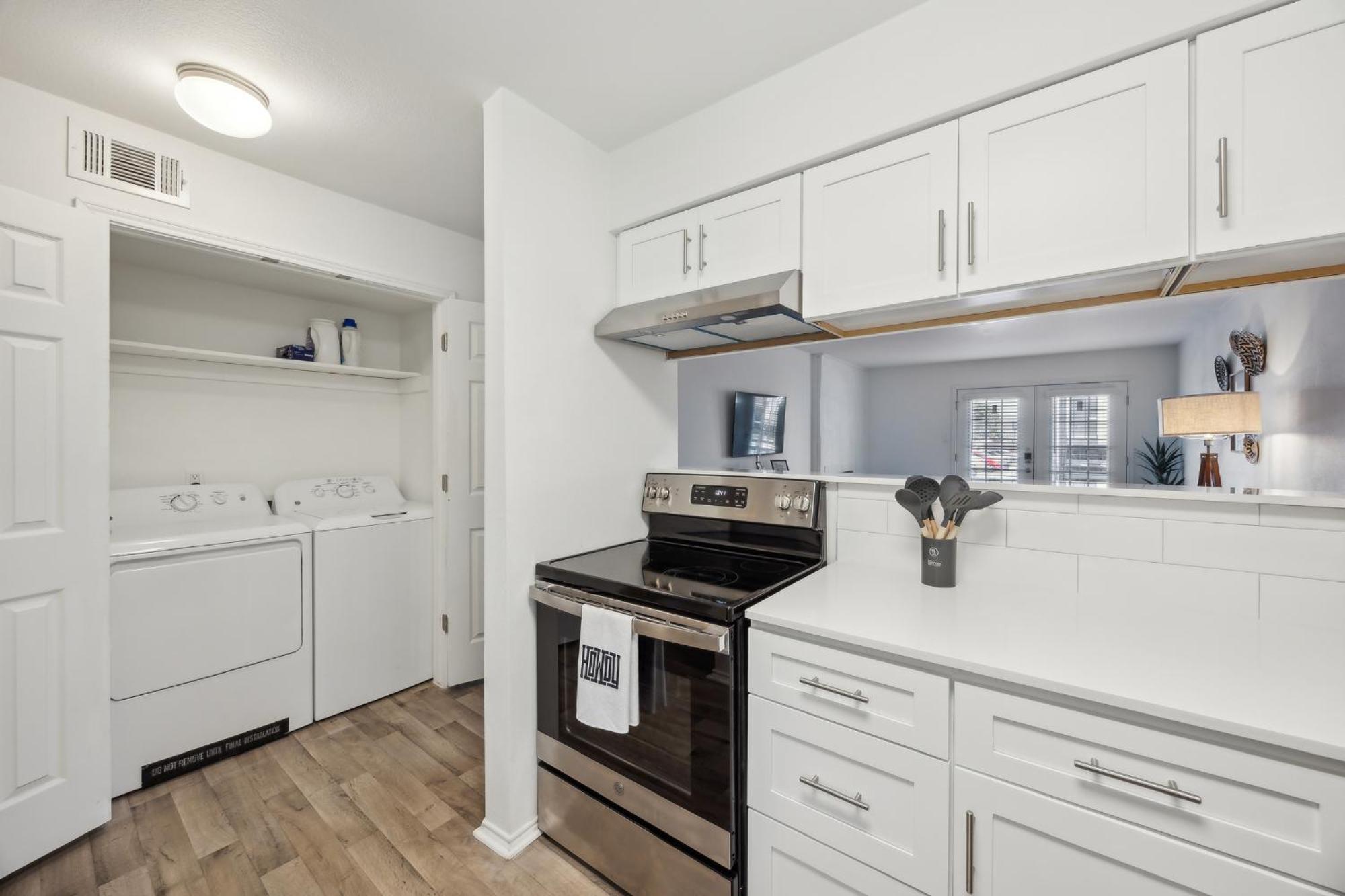 The Landry 100 Spacious And Cozy 2 Bedroom 2bth Apartment