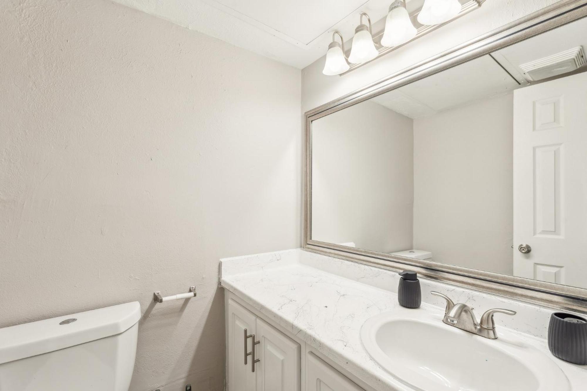 Stratton 401a I Spacious 2 Bed 15 Bath