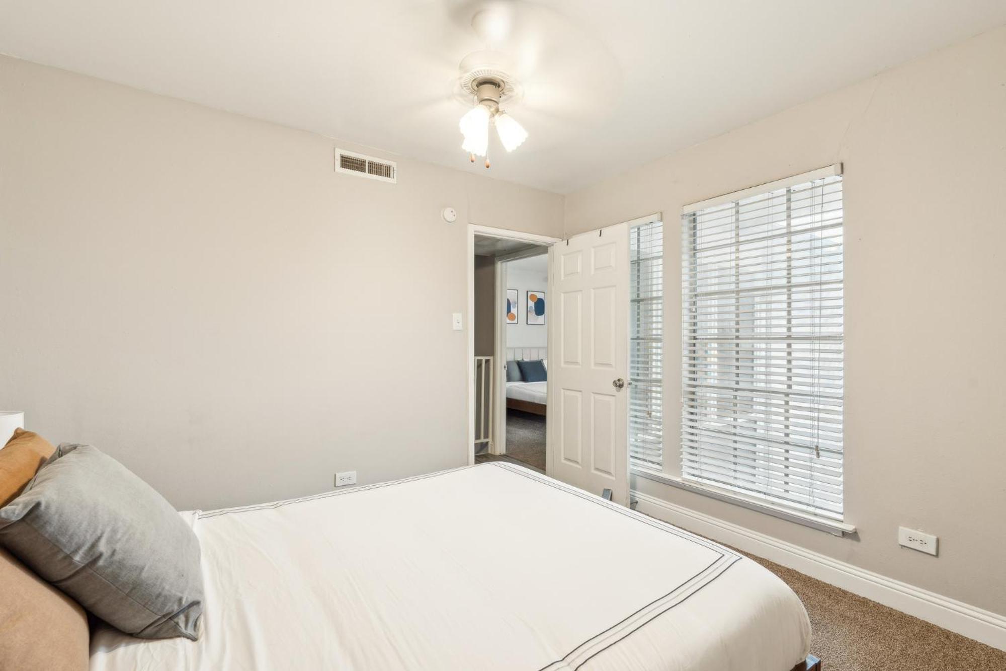 Stratton 401a I Spacious 2 Bed 15 Bath Arlington