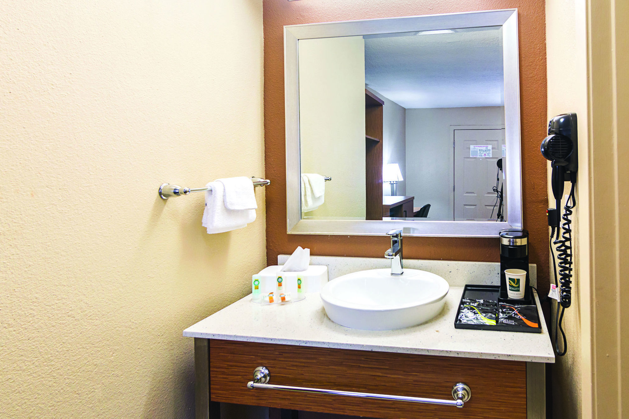 Hotel Days & By Wyndham Near Six Flags