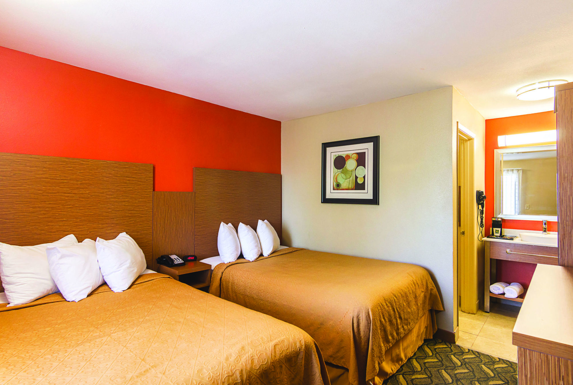 Hotel Days & By Wyndham Near Six Flags 2*
